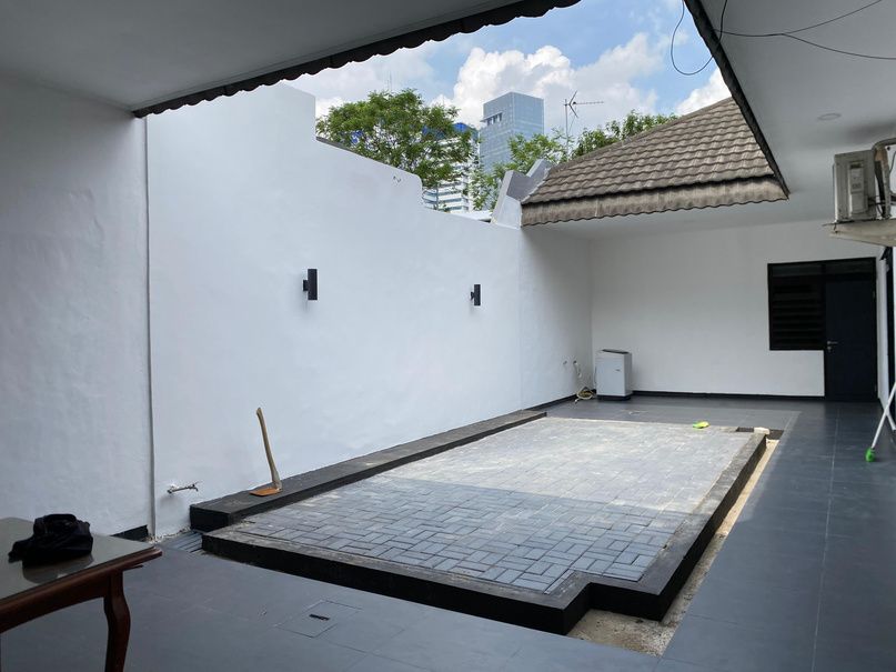 Area kolam dan taman dalam Rumah Dinas Jabatan E5 setelah diperbaiki