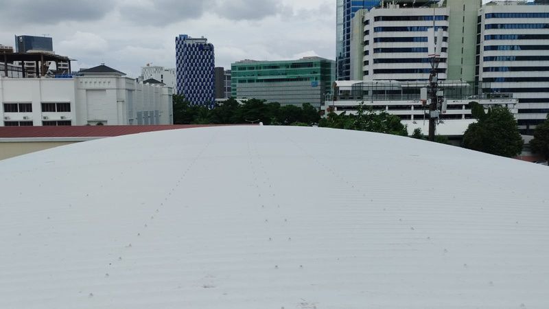 Permukaan atap baru Lapangan Tenis KPAD dilihat dari atas